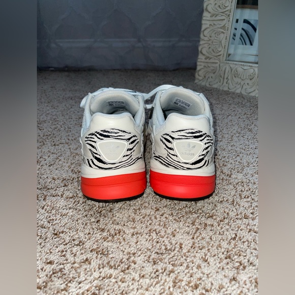 Adidas Falcon Trainer Women’s/Youth size 6 - Picture 9 of 12